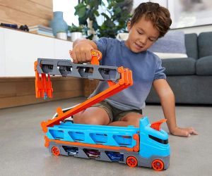 Hot Wheels City Високоскоростен транспортьор с 3 колички
