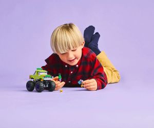 LEGO® Marvel Камионът на Хълк срещу Танос 76312 