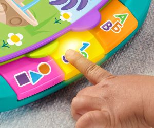 Fisher Price Laugh & Learn Образователна книжка с рими на български език