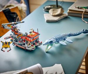 LEGO® Jurassic World Атака на лодката от мозазавър 77983