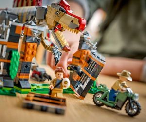 LEGO® Jurassic World  Бягството на спинозавъра 77982