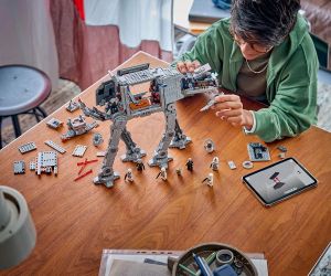 LEGO® Star Wars™ Оцелял имперски AT-AT™ с INT-4 75454 