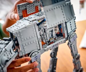 LEGO® Star Wars™ Оцелял имперски AT-AT™ с INT-4 75454 