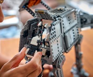 LEGO® Star Wars™ Оцелял имперски AT-AT™ с INT-4 75454 
