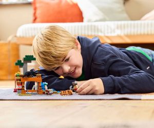 LEGO® Minecraft™  Минна експедиция с броненосец 21269