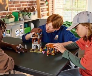 LEGO® Minecraft® Кулата на грабителите и Опустошителя 21278 