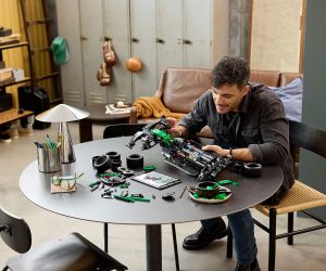 LEGO® Technic Кола Aston Martin Aramco AMR25 F1®  42240 