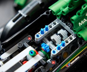 LEGO® Technic Кола Aston Martin Aramco AMR25 F1®  42240 