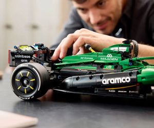 LEGO® Technic Кола Aston Martin Aramco AMR25 F1®  42240 