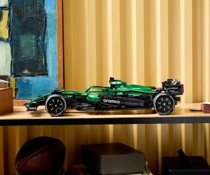 LEGO® Technic Кола Aston Martin Aramco AMR25 F1®  42240 