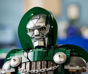 LEGO® Marvel Super Heroes Бюст на Доктор Дуум 76345 