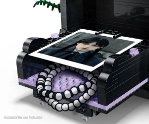 LEGO® Wednesday Раницата на Уензди 76787 